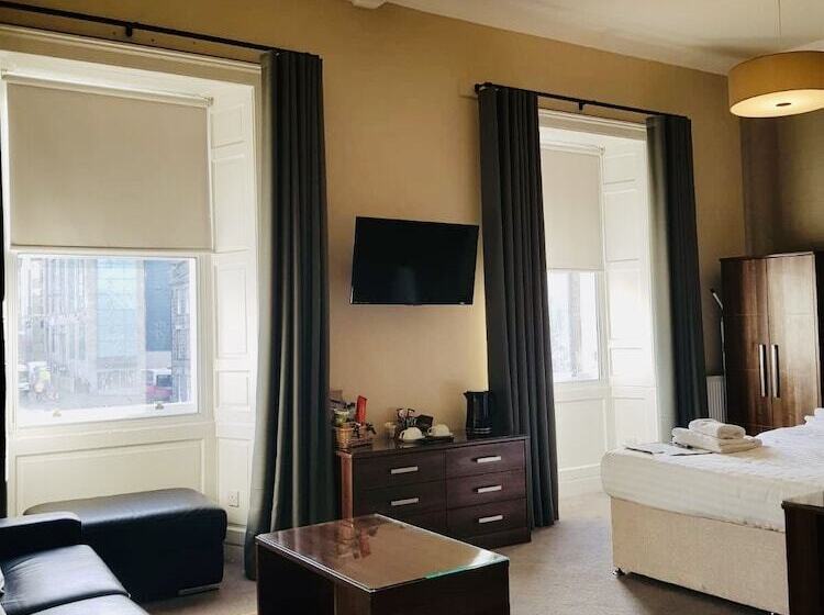 수피리어 룸, 28 York Place