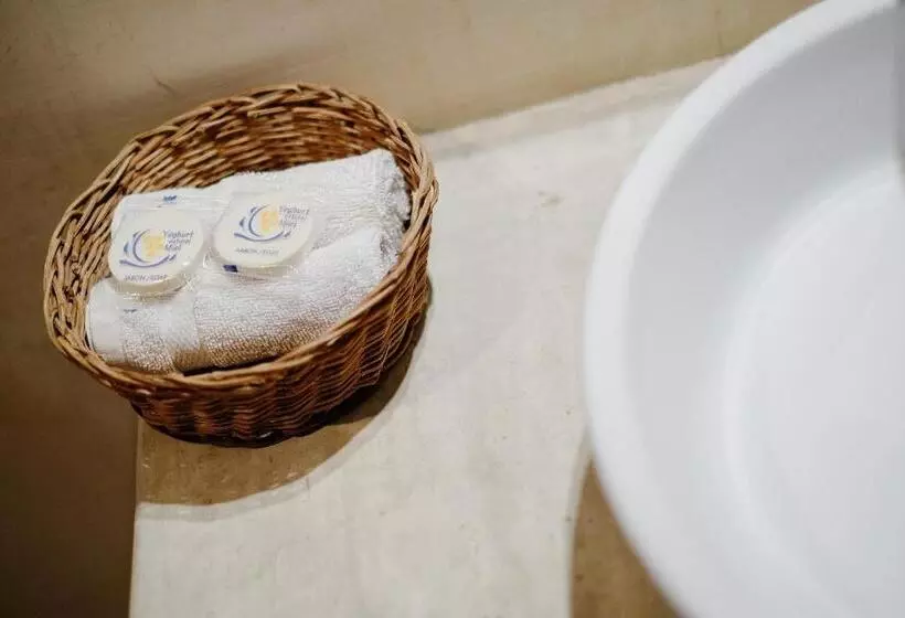 اتاق لوکس با تخت بزرگ, Uolis Nah