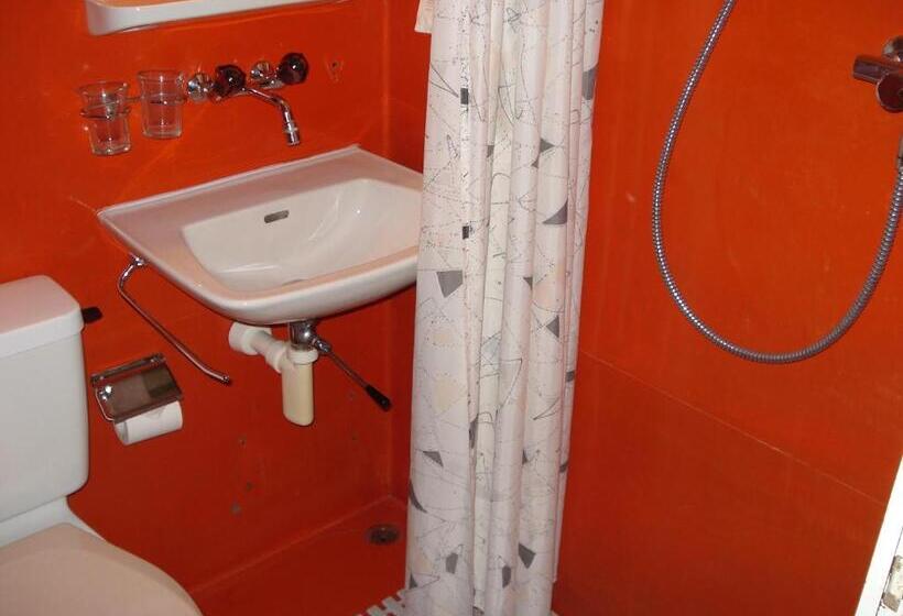 4인용 스탠다드 룸, Adrenalin Backpackers Hostel