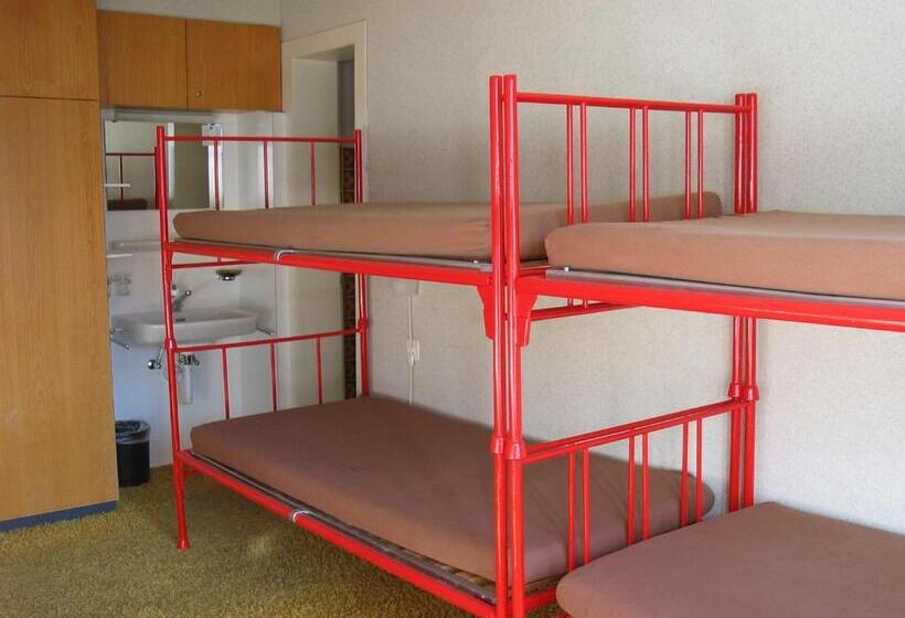 Standard 4 Pers. Værelse, Adrenalin Backpackers Hostel