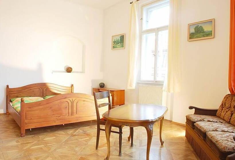 اتاق استاندارد چهارنفره با سرویس بهداشتی مشترک, Cuba Bar & Hostel