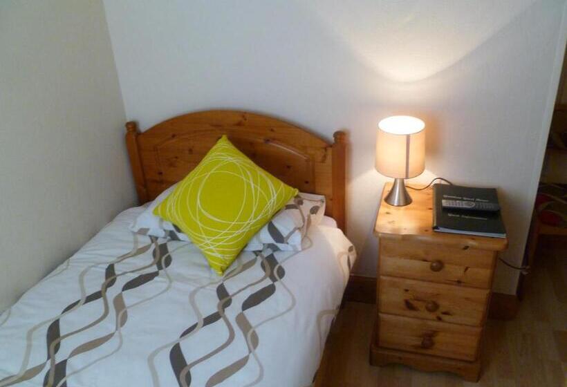 غرفة قياسية ثلاثية, Greenlaw Guest House