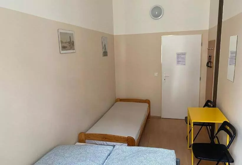 Camera Standard Bagno Condiviso, Hostel Emma