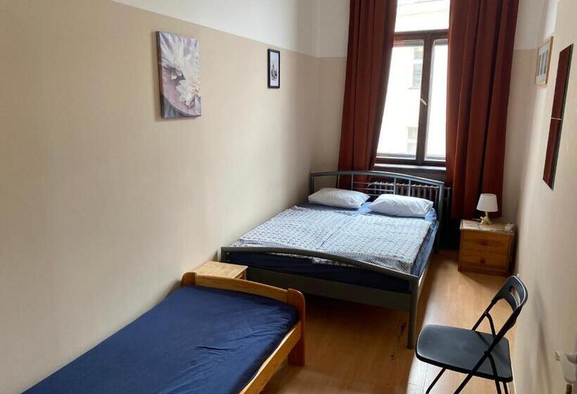 اتاق استاندارد با سرویس بهداشتی مشترک, Hostel Emma