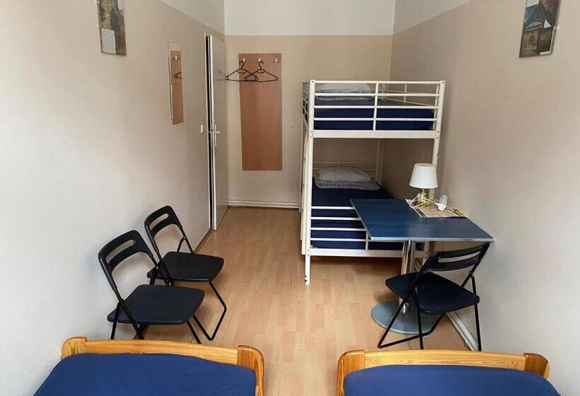 اتاق استاندارد چهارنفره با سرویس بهداشتی مشترک, Hostel Emma