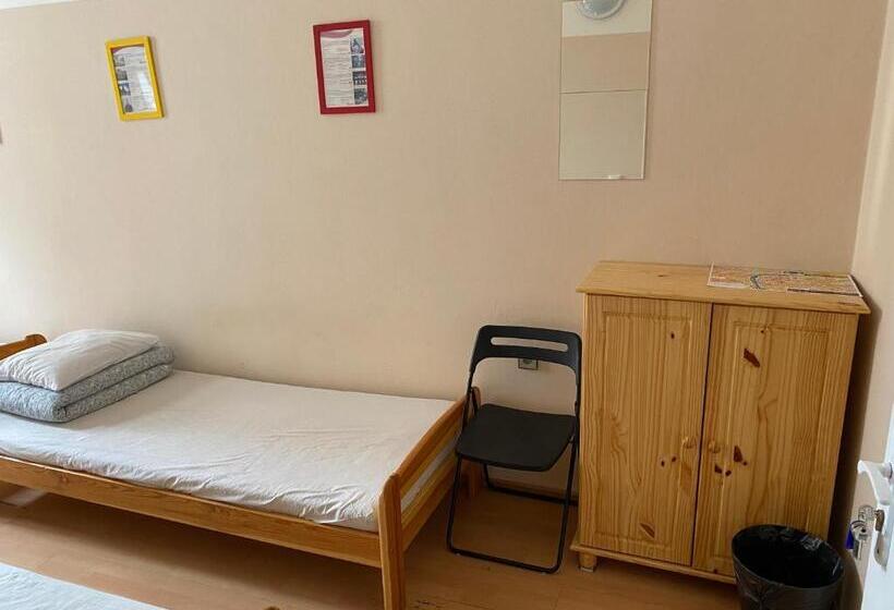 اتاق استاندارد چهارنفره با سرویس بهداشتی مشترک, Hostel Emma