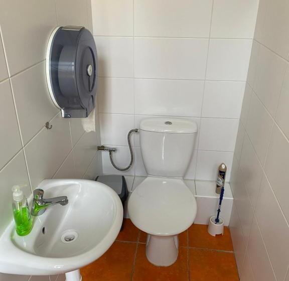 اتاق خانوادگی, Hostel Emma