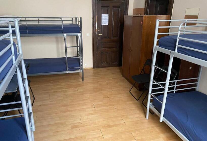 اتاق خانوادگی, Hostel Emma