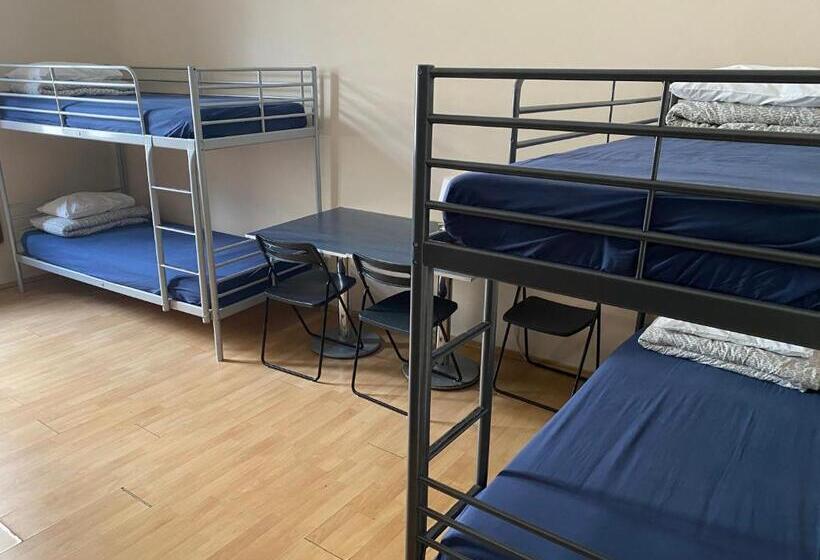 اتاق خانوادگی, Hostel Emma