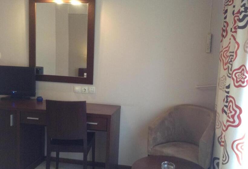 スタンダードトリプルルーム, Electra