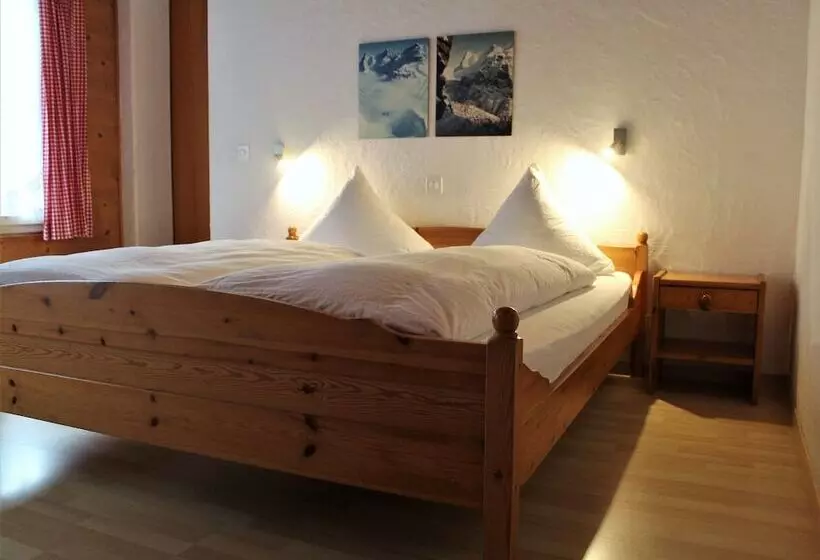 Standard Neljän Hengen Huone, Gasthof Schoenegg B&b