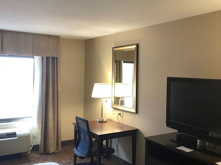 Люкс, Holiday Inn Express Hotel & Suites Concordia Us 81, An Ihg