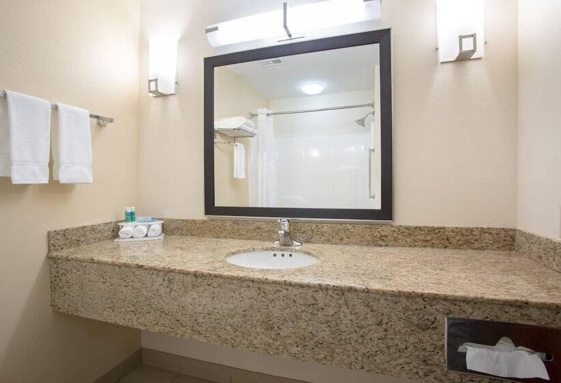 غرفة قياسية, Holiday Inn Express Hotel & Suites Concordia Us 81, An Ihg