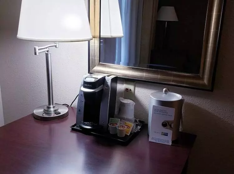 身障者適用スイートルーム, Holiday Inn Express Hotel & Suites Concordia Us 81, An Ihg
