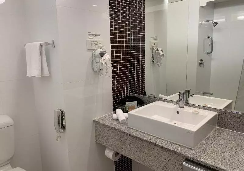 キングサイズベッドのスタンダードルーム, Holiday Inn Express Hotel & Suites Concordia Us 81, An Ihg