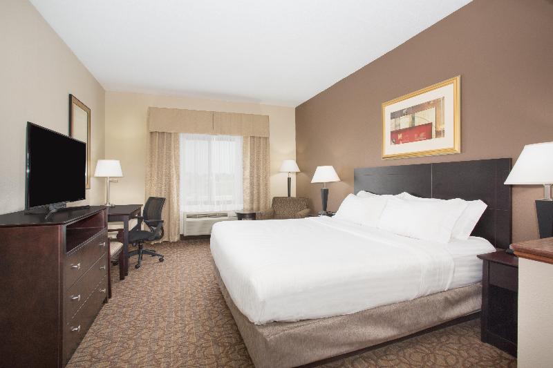 장애인을 위한 킹사이즈 침대 스탠다드 룸, Holiday Inn Express Hotel & Suites Concordia Us 81, An Ihg