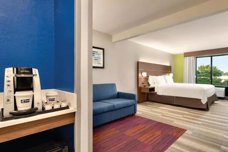キングサイズベッドのスイートルーム, Holiday Inn Express Hotel & Suites Lavonia, An Ihg