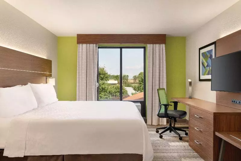 キングサイズベッドのスタンダードルーム, Holiday Inn Express Hotel & Suites Lavonia, An Ihg
