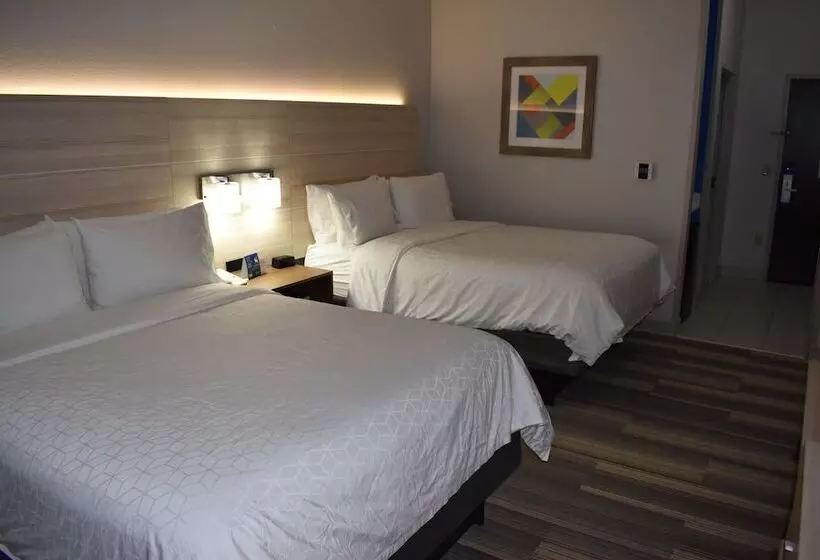 2ダブルベッドのスタンダードルーム, Holiday Inn Express Hotel & Suites Mcpherson, An Ihg
