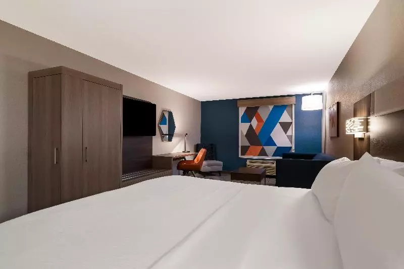 キングサイズベッドのスイートルーム, Holiday Inn Express Hotel & Suites   The Villages, An Ihg