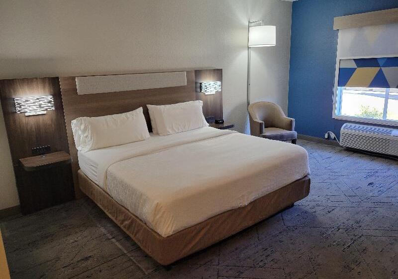 Люкс Кровать Кинг, Holiday Inn Express Hotel & Suites   The Villages, An Ihg