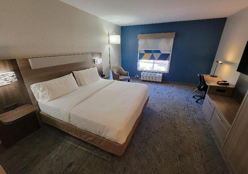 חדר סטנדרט עם מיטת קינג, Holiday Inn Express Hotel & Suites   The Villages, An Ihg