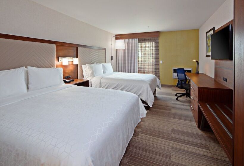 Номер Стандарт 2 Двуспальные Кровати, Holiday Inn Express Hotel & Suites Ventura Harbor, An Ihg