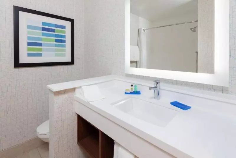 Standard-huone King-vuode, Holiday Inn Express Hotel & Suites Ventura Harbor, An Ihg