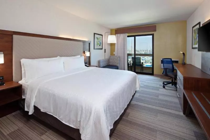 Standard-huone King-vuode, Holiday Inn Express Hotel & Suites Ventura Harbor, An Ihg