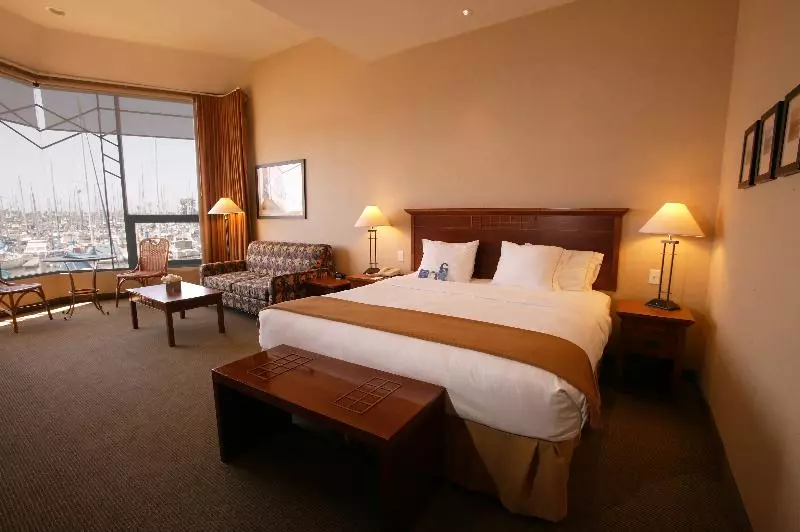 Standard-huone King-vuode, Holiday Inn Express Hotel & Suites Ventura Harbor, An Ihg