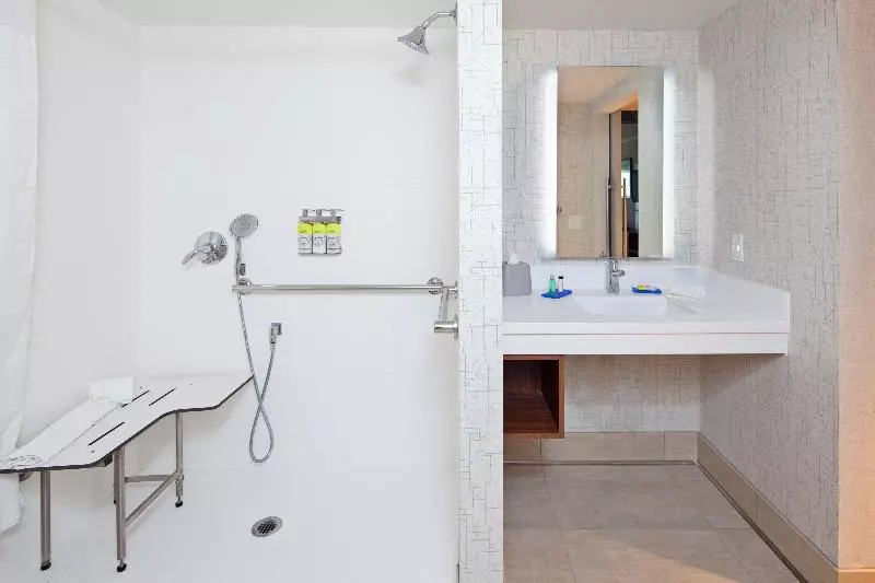 Standard-huone King-vuode, Holiday Inn Express Hotel & Suites Ventura Harbor, An Ihg