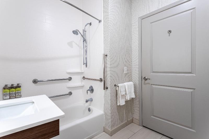 장애인을 위한 킹사이즈 침대 스탠다드 룸, Holiday Inn Express Annapolis East Kent Island, An Ihg