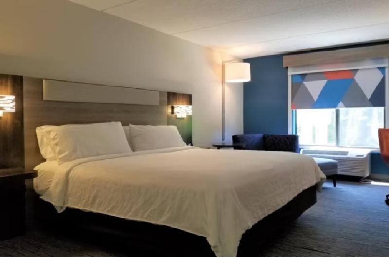 适合残疾人士使用的带超级大床的标准间, Holiday Inn Express Apex   Raleigh, An Ihg
