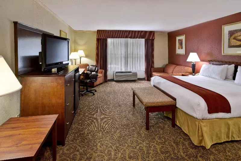 キングサイズベッドのスタンダードルーム, Holiday Inn Express Breaux Bridge, An Ihg