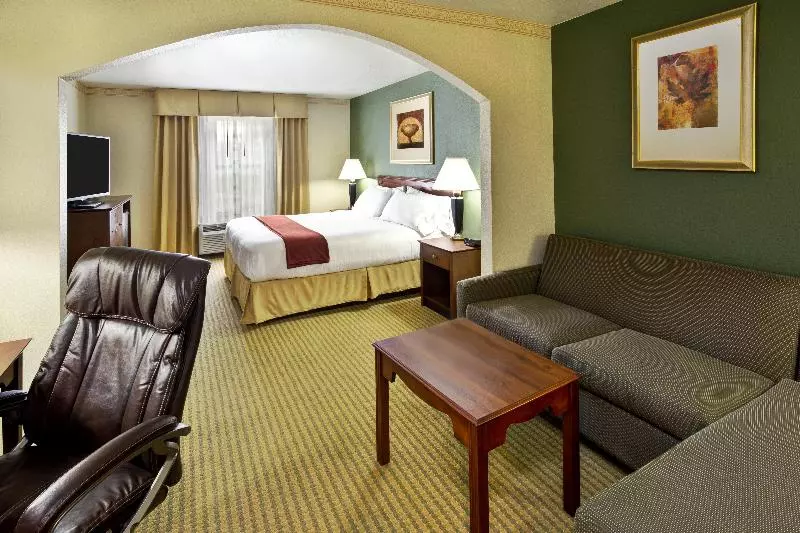 キングサイズベッドのスイートルーム, Holiday Inn Express Breaux Bridge, An Ihg
