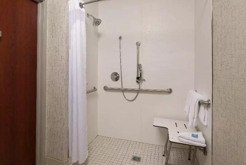 身障者適用キングサイズベッドルーム, Holiday Inn Express Independence   Kansas City, An Ihg