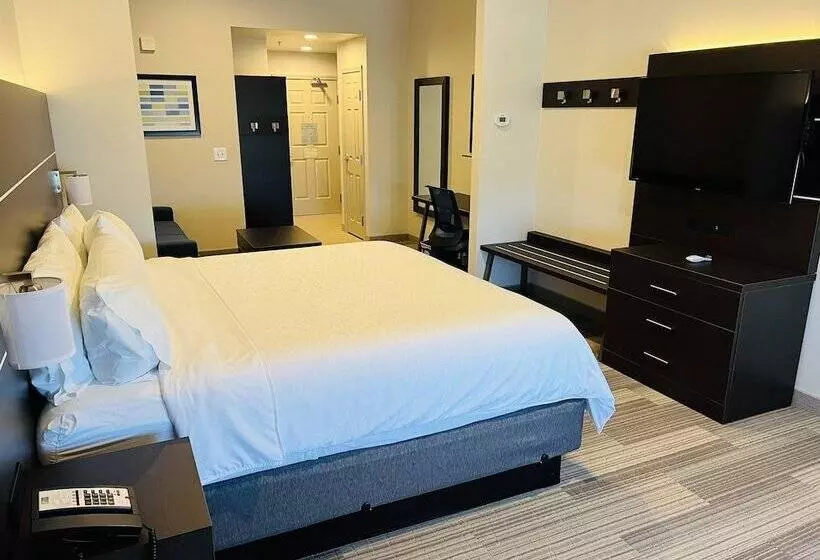 スイート, Holiday Inn Express & Suites Salinas, An Ihg