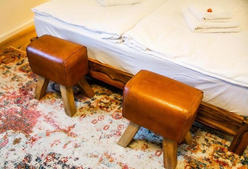 اتاق لوکس با چشم‌انداز, Pension Adalbert