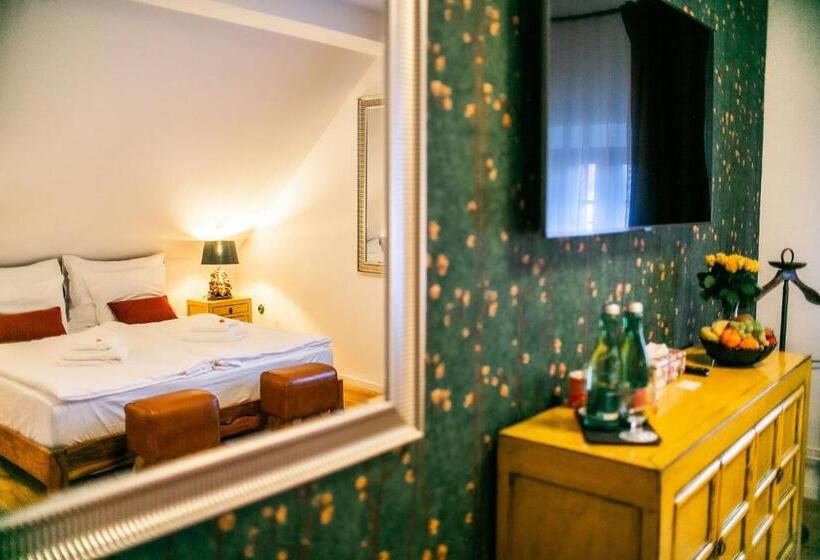 اتاق لوکس با چشم‌انداز, Pension Adalbert