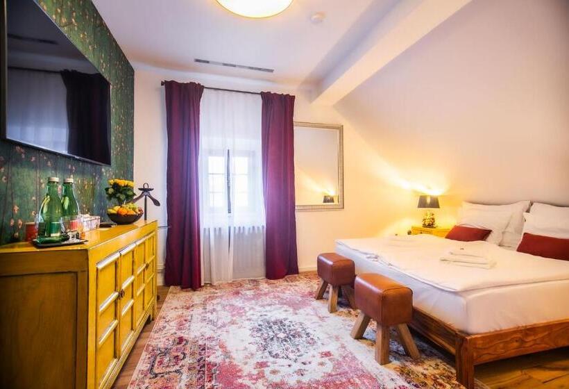 اتاق لوکس با چشم‌انداز, Pension Adalbert