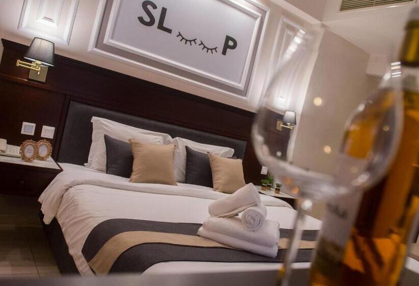 غرفة كومفورت, Sokratis