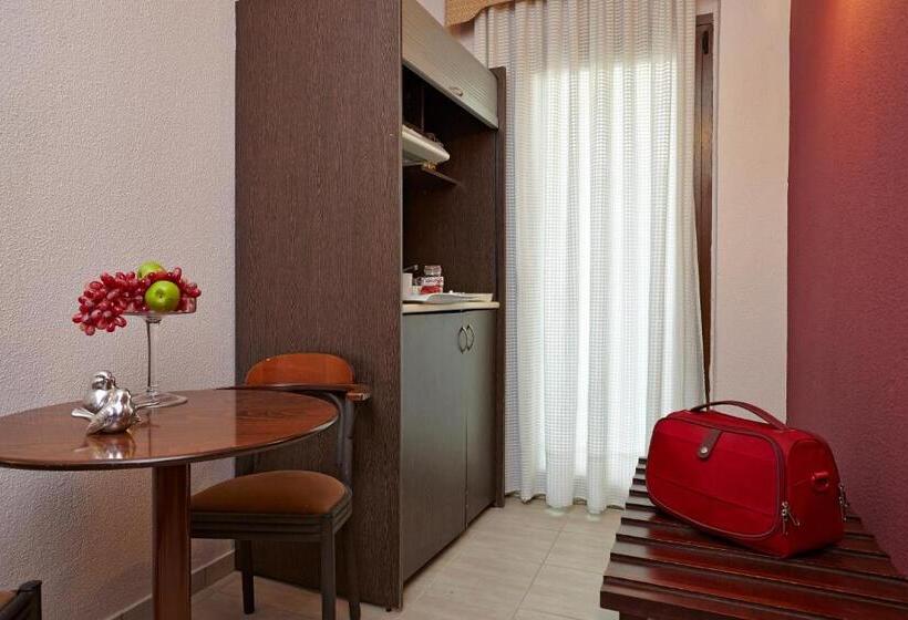 جناح عائلي, Sokratis