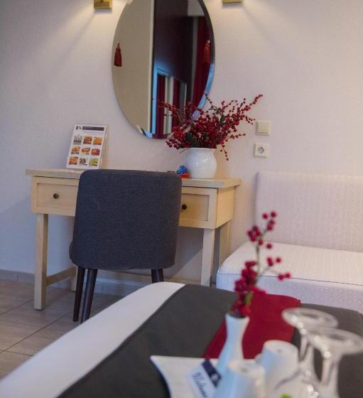 جناح عائلي, Sokratis