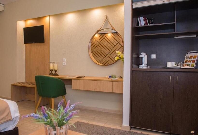 غرفة سوبيريور ثلاثية, Sokratis