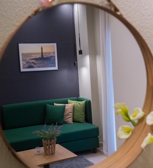 غرفة سوبيريور ثلاثية, Sokratis