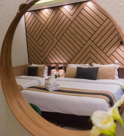 غرفة سوبيريور ثلاثية, Sokratis