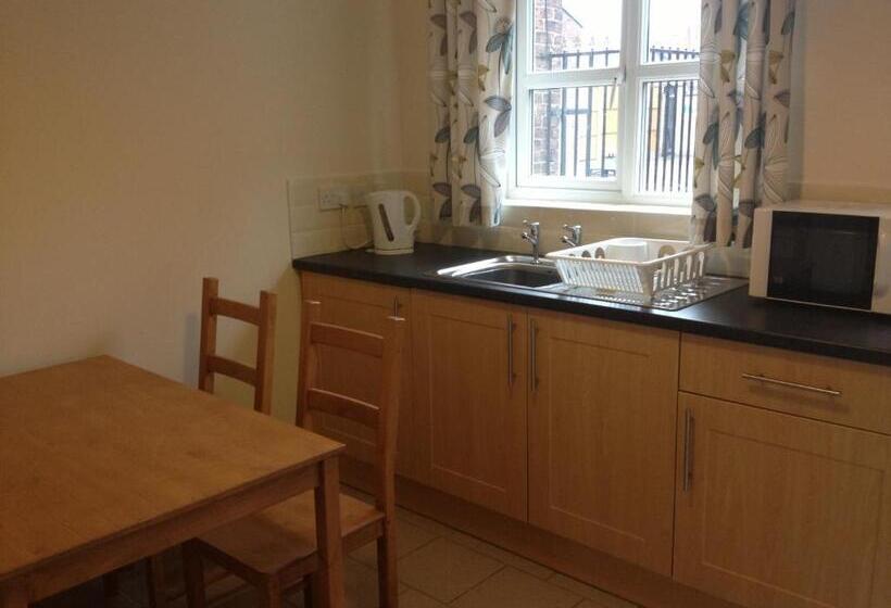 דירת שני חדרים, The Waverley