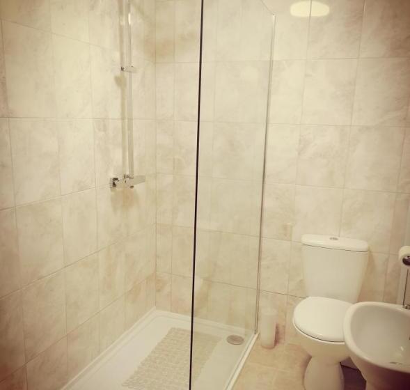 חדר סטנדרט לשלושה, The Waverley