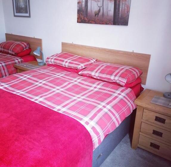 חדר סטנדרט לשלושה, The Waverley