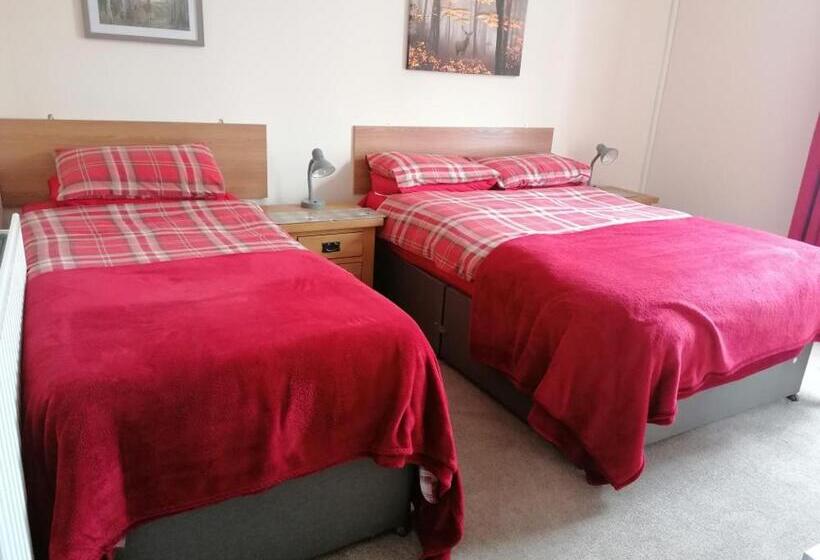 חדר סטנדרט לשלושה, The Waverley